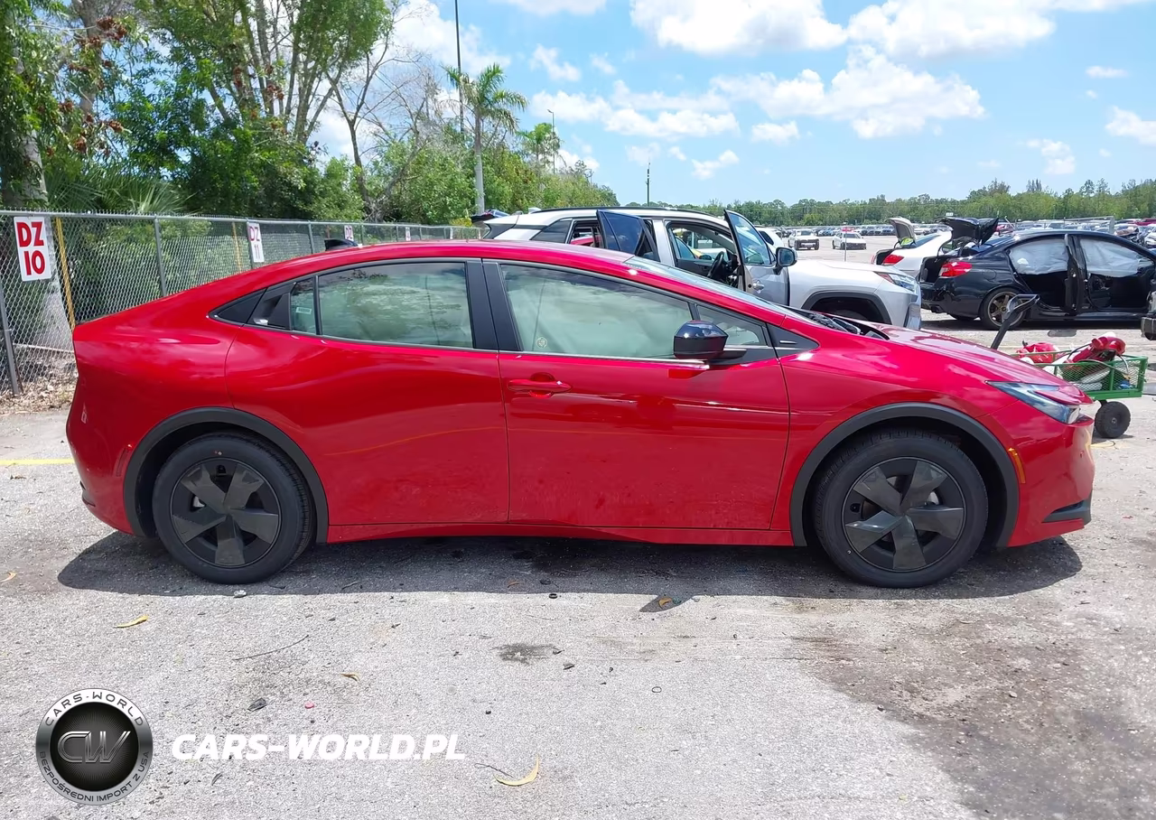 2026 Toyota Prius Le VIN:JTDACAAU8T3076507 - 13