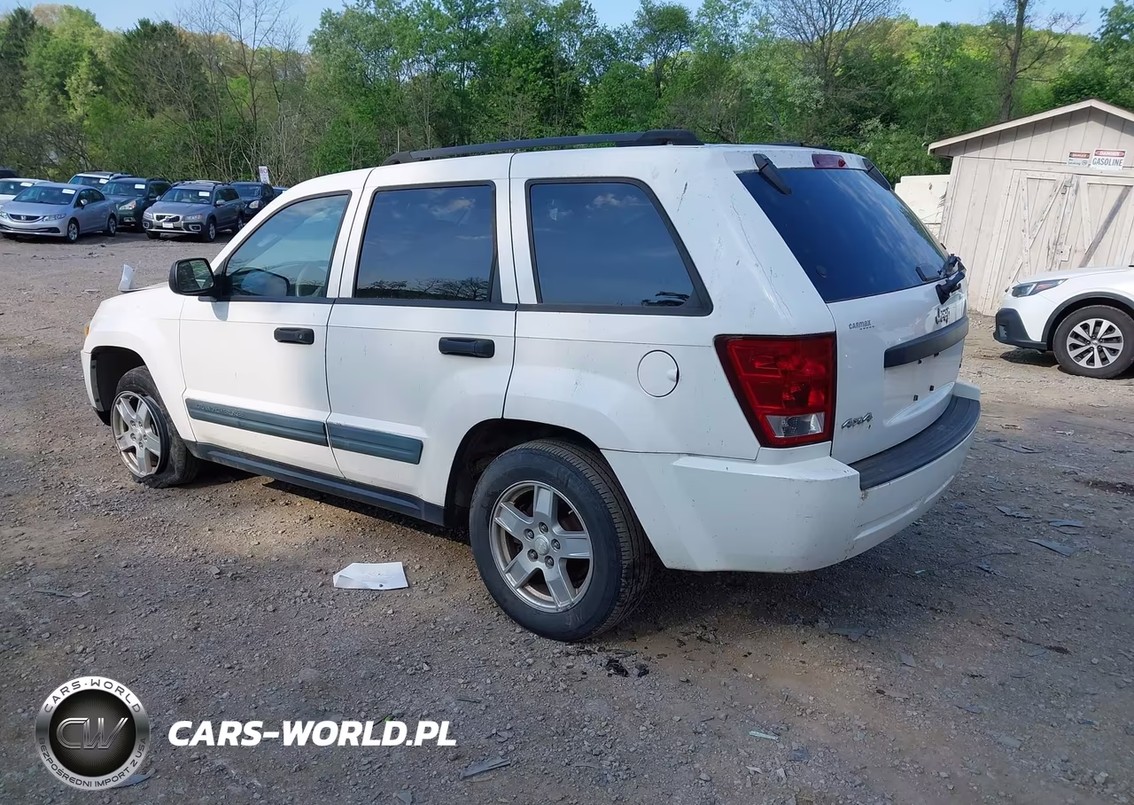 2005 Jeep Grand Cherokee Laredo VIN:1J4GR48K15C653003 - 3