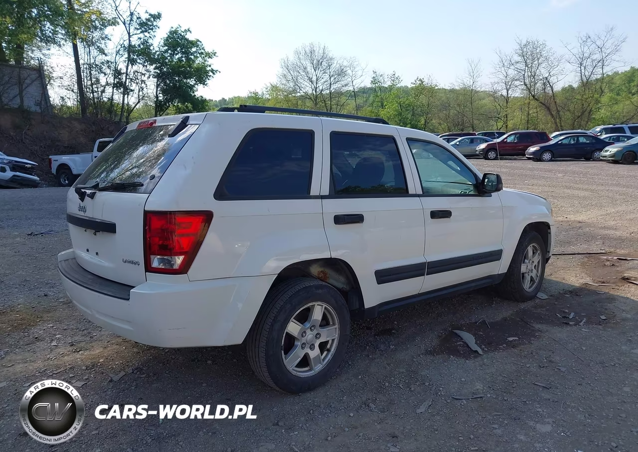 2005 Jeep Grand Cherokee Laredo VIN:1J4GR48K15C653003 - 4