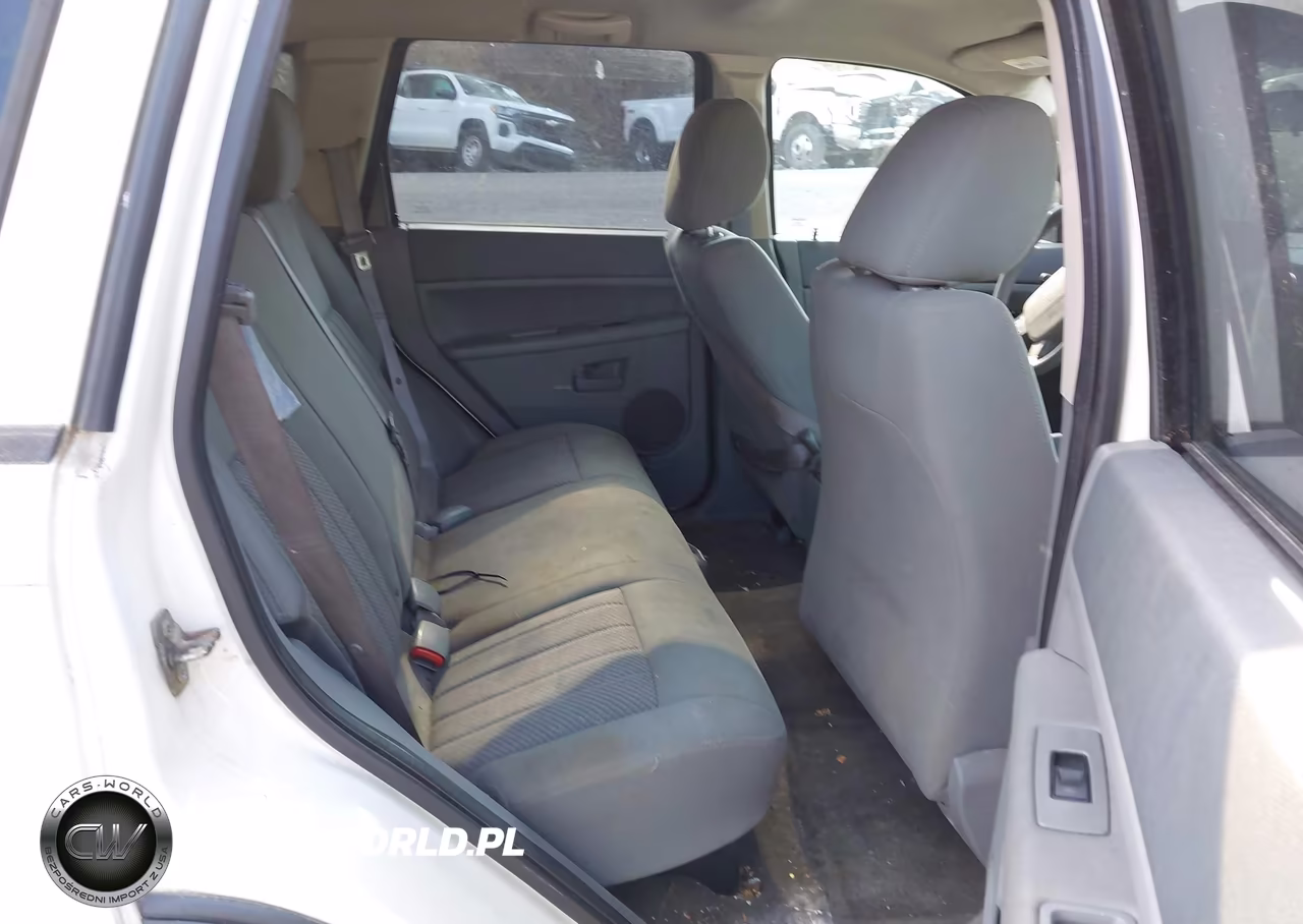2005 Jeep Grand Cherokee Laredo VIN:1J4GR48K15C653003 - 8