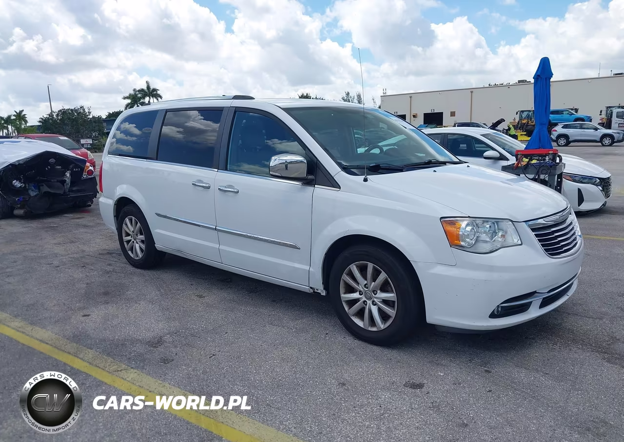 Główne zdjęcie 2015 Chrysler Town & Country Limited Platinum