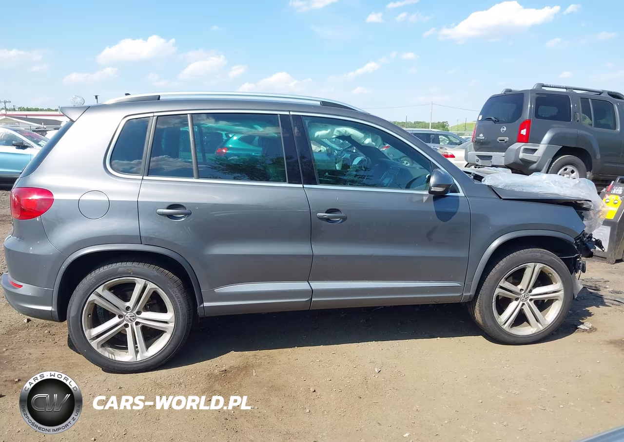 2016 Volkswagen Tiguan R-Line VIN:WVGBV7AX8GW612447 - 13