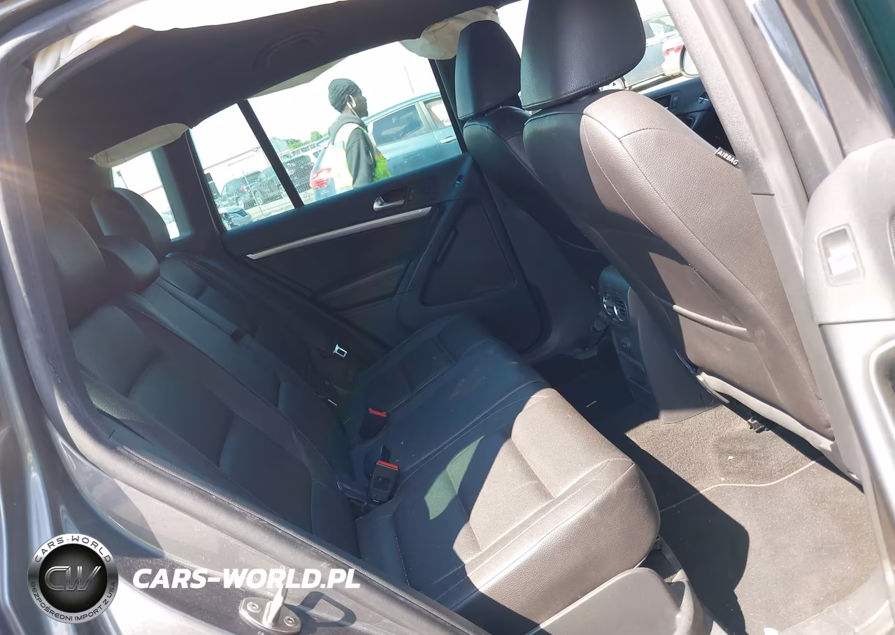 2016 Volkswagen Tiguan R-Line VIN:WVGBV7AX8GW612447 - 8