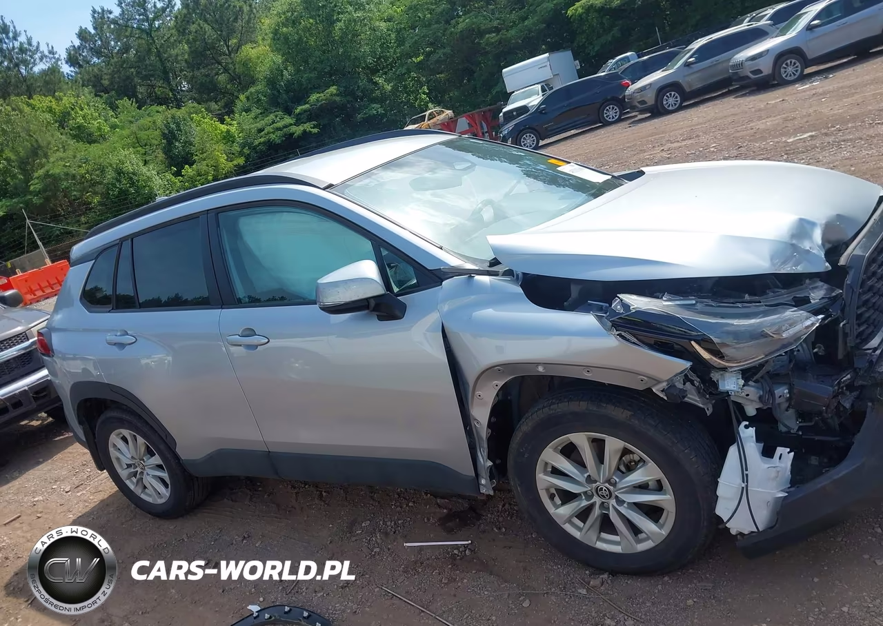 2024 Toyota Corolla Cross Le VIN:7MUCAAAG2RV095365 - 13
