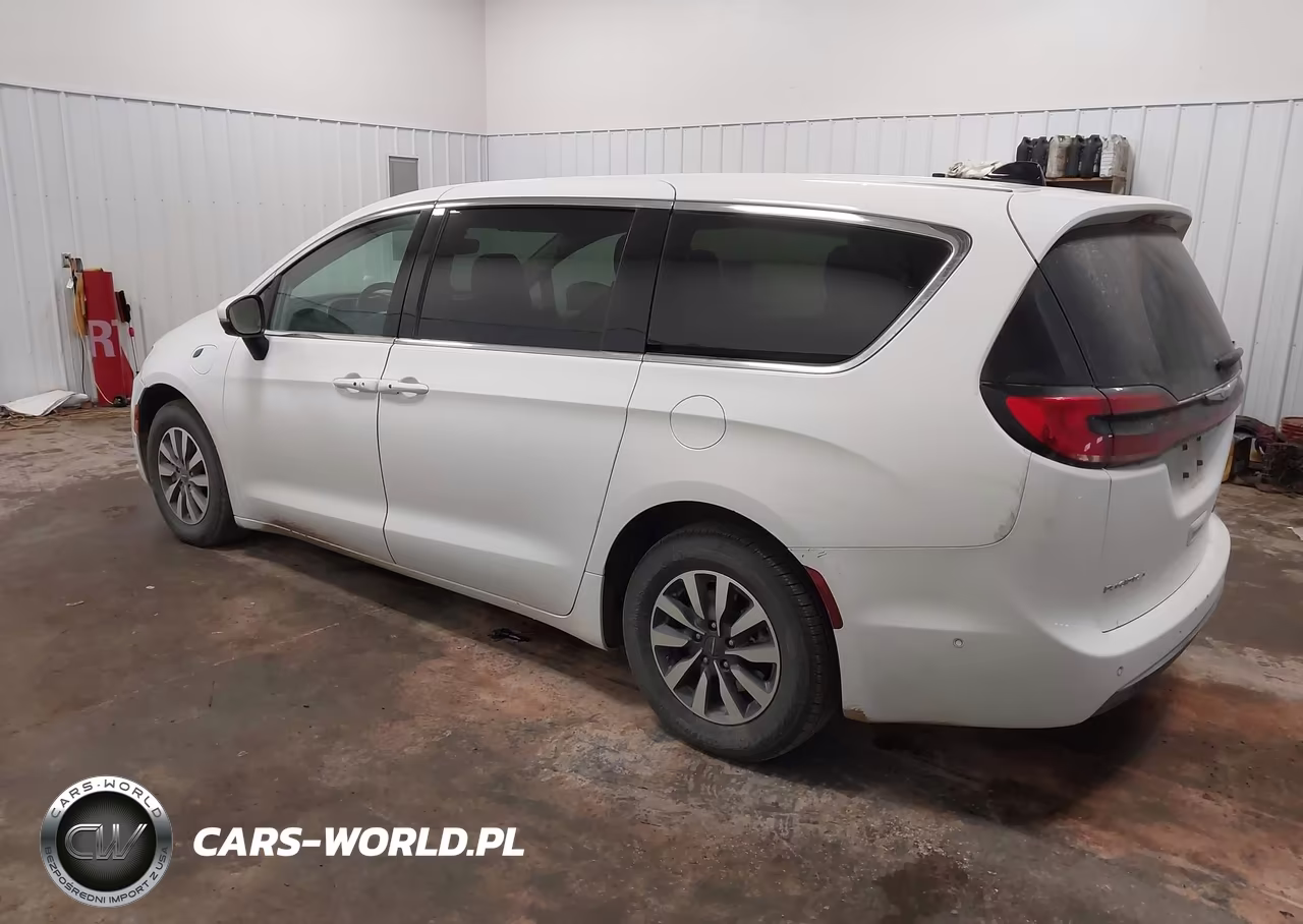 2023 Chrysler Pacifica Hybrid Touring L VIN:2C4RC1L77PR558876 - 3