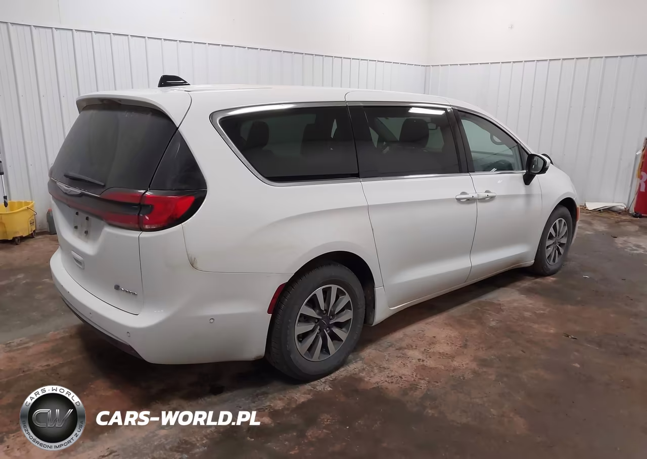 2023 Chrysler Pacifica Hybrid Touring L VIN:2C4RC1L77PR558876 - 4