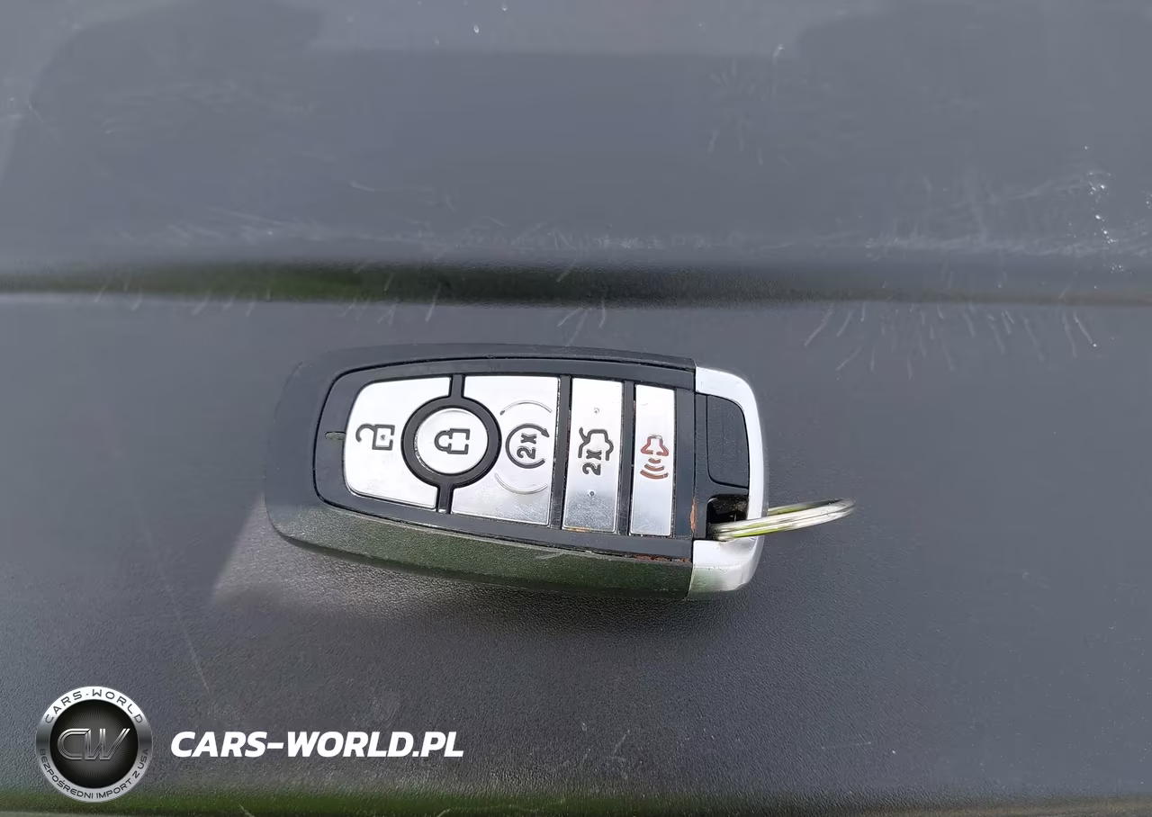 2018 Ford Fusion Hybrid Titanium VIN:3FA6P0RU9JR120365 - 11