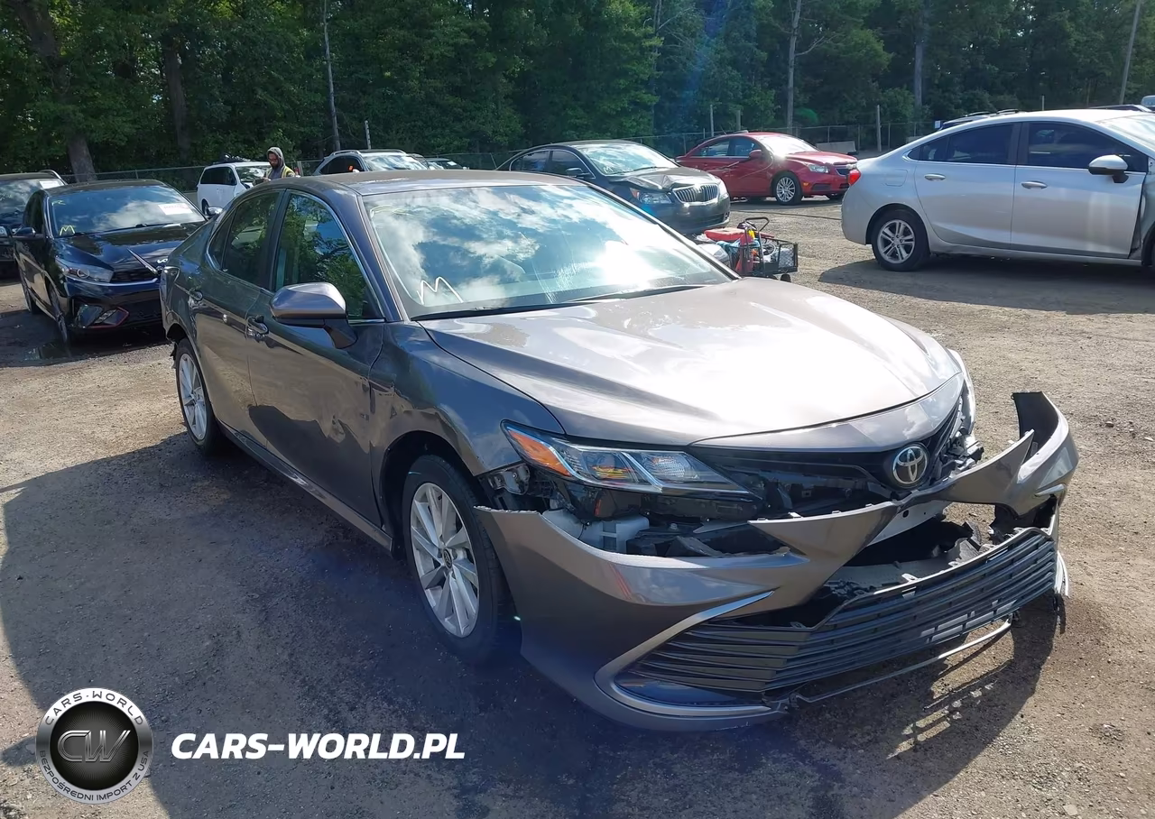 2022 Toyota Camry Le – zdjęcie 1 z 16