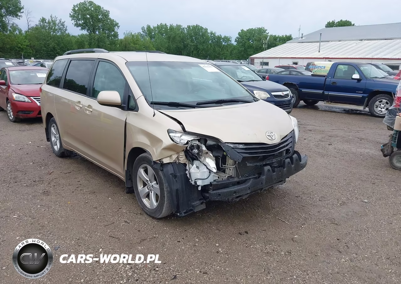 2013 Toyota Sienna Le V6 8 Passenger – zdjęcie 1 z 17