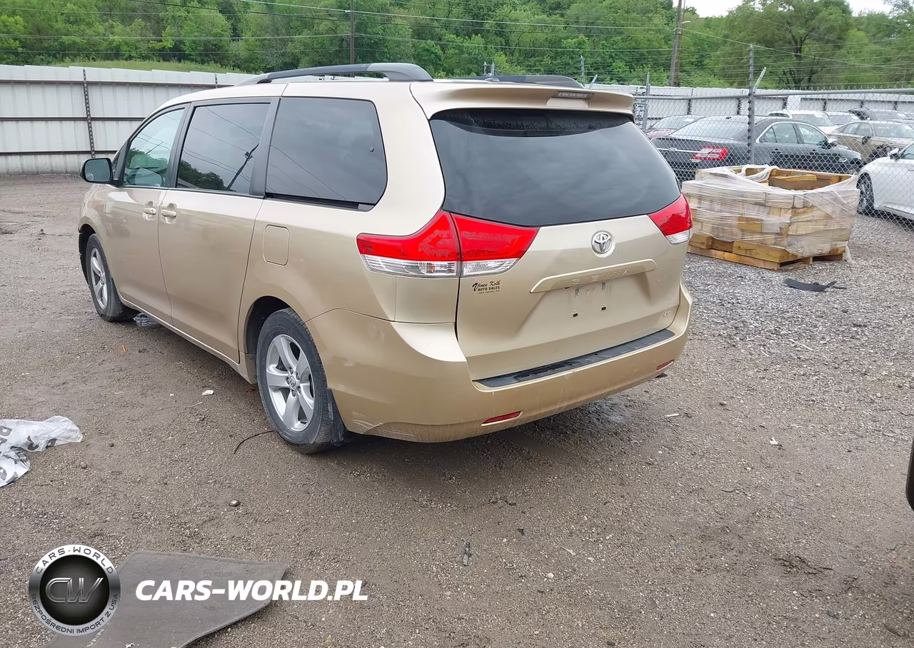 2013 Toyota Sienna Le V6 8 Passenger VIN:5TDKK3DC2DS400542 - 3