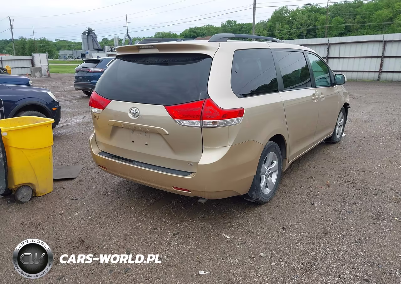 2013 Toyota Sienna Le V6 8 Passenger VIN:5TDKK3DC2DS400542 - 4