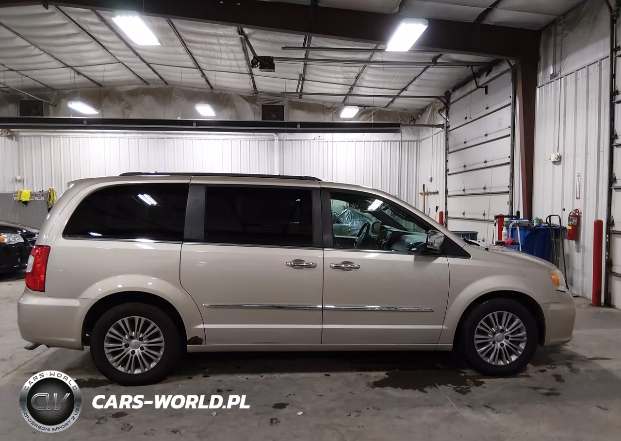 2013 Chrysler Town & Country Touring-L VIN:2C4RC1CG6DR532149 - 13