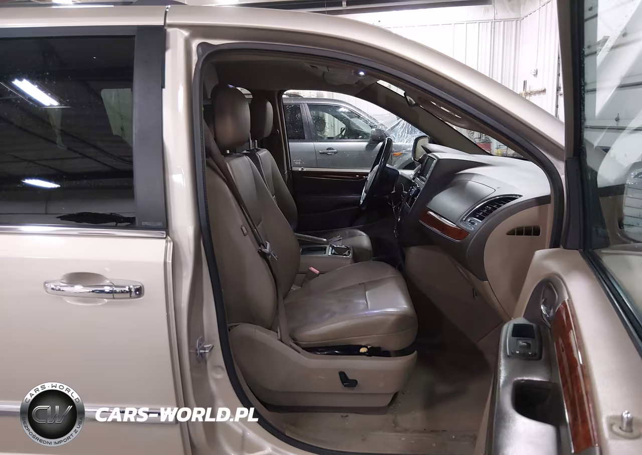 2013 Chrysler Town & Country Touring-L VIN:2C4RC1CG6DR532149 - 5