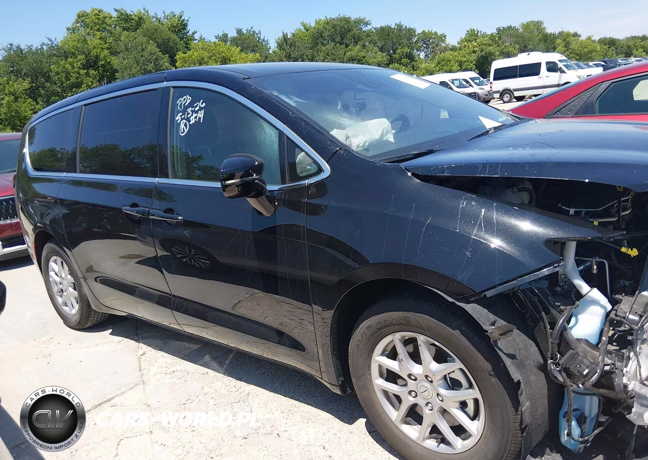 2026 Chrysler Pacifica Select VIN:2C4RC1BG6TR213320 - 11