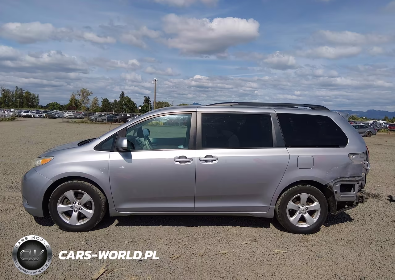 2011 Toyota Sienna Le V6 VIN:5TDKK3DC2BS029606 - 15