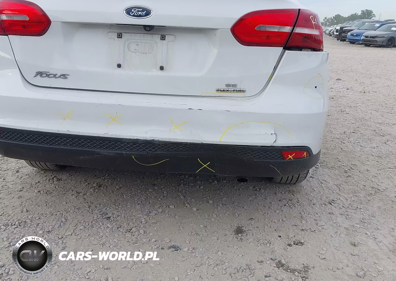 2015 Ford Focus Se VIN:1FADP3F22FL373836 - 6