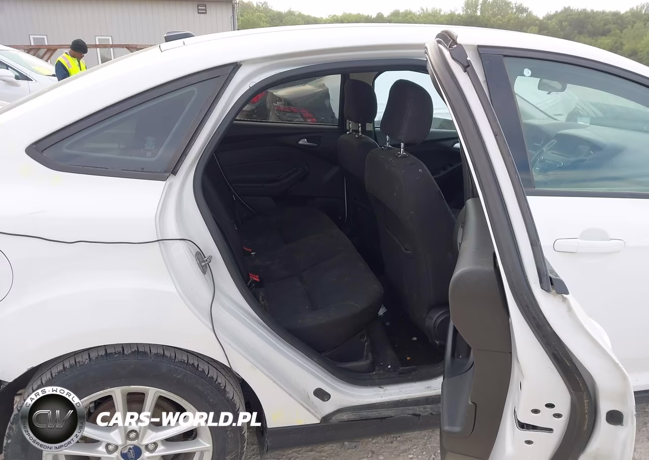 2015 Ford Focus Se VIN:1FADP3F22FL373836 - 8