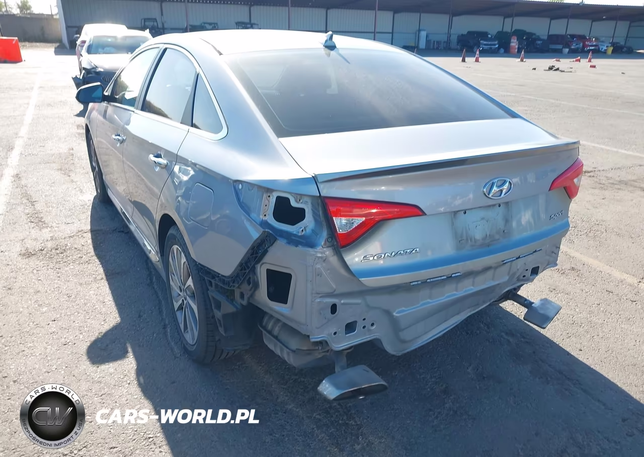 2015 Hyundai Sonata Sport VIN:5NPE34AF3FH231753 - 3