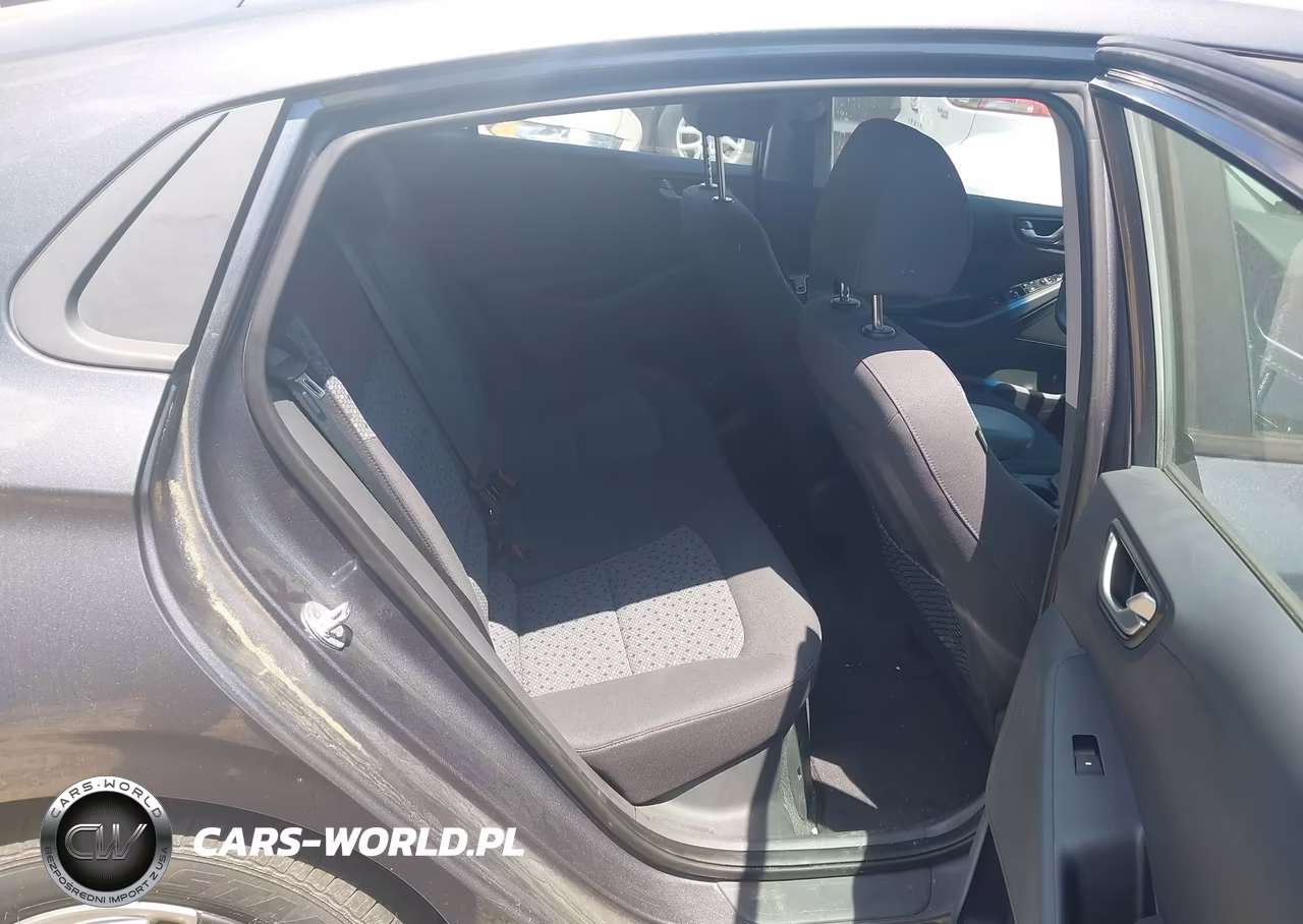 2018 Hyundai Ioniq Hybrid Blue VIN:KMHC65LCXJU076023 - 8