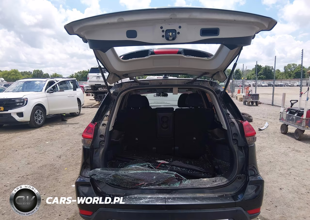 2018 Nissan Rogue S VIN:KNMAT2MT8JP601421 - 17
