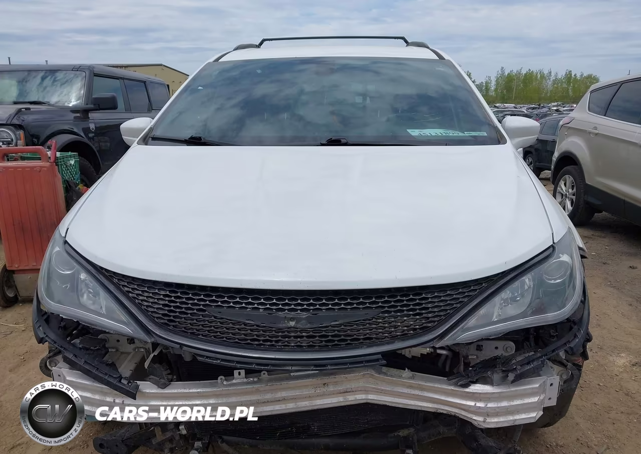 2019 Chrysler Pacifica Touring L VIN:2C4RC1BG5KR668240 - 12