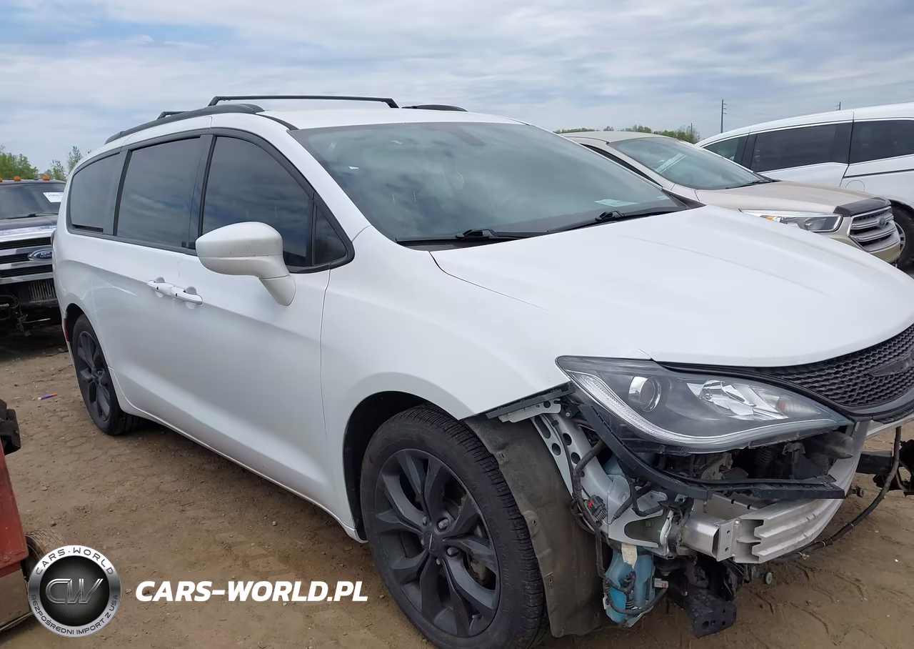 2019 Chrysler Pacifica Touring L VIN:2C4RC1BG5KR668240 - 13