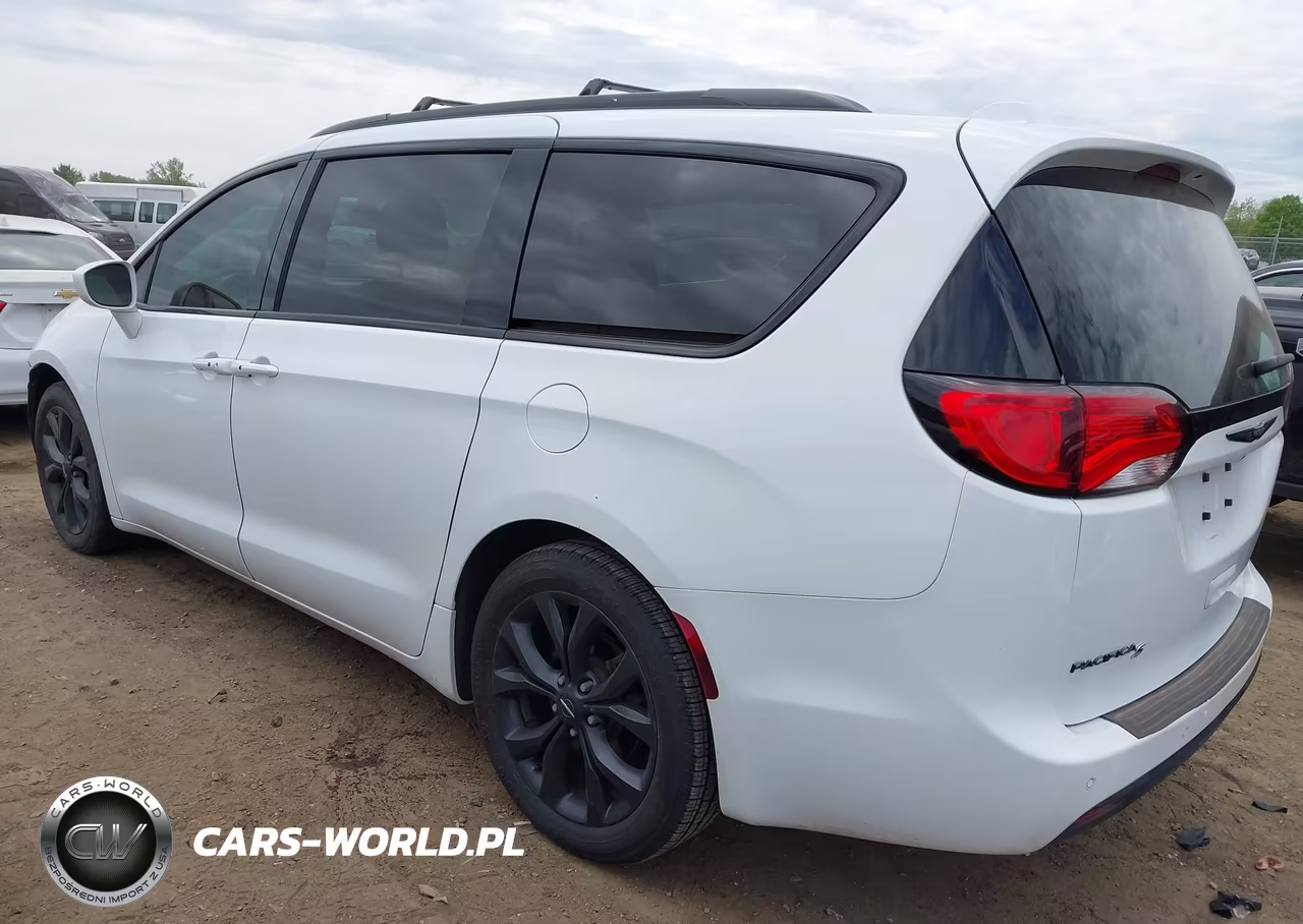 2019 Chrysler Pacifica Touring L VIN:2C4RC1BG5KR668240 - 3