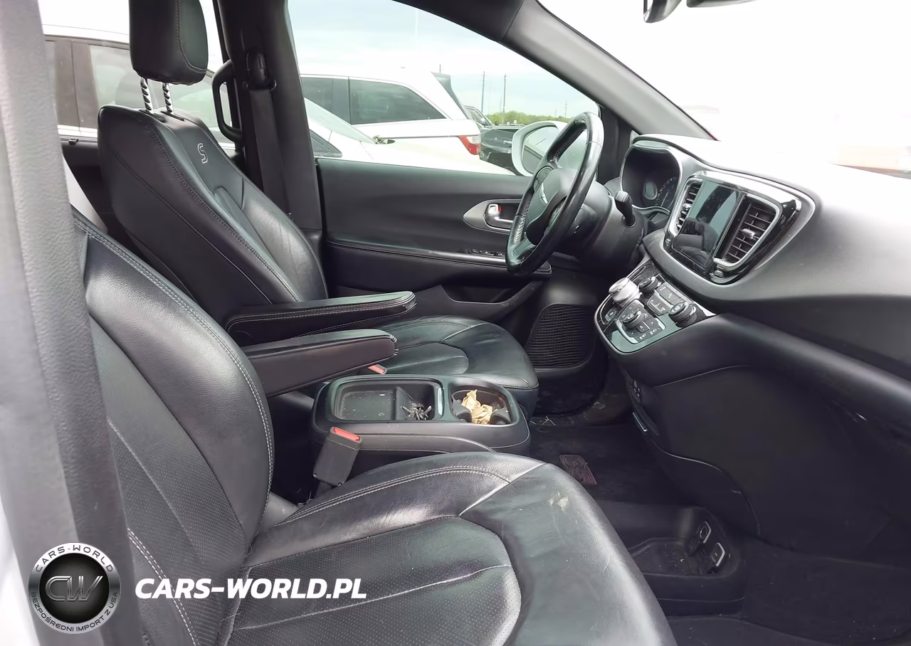 2019 Chrysler Pacifica Touring L VIN:2C4RC1BG5KR668240 - 5