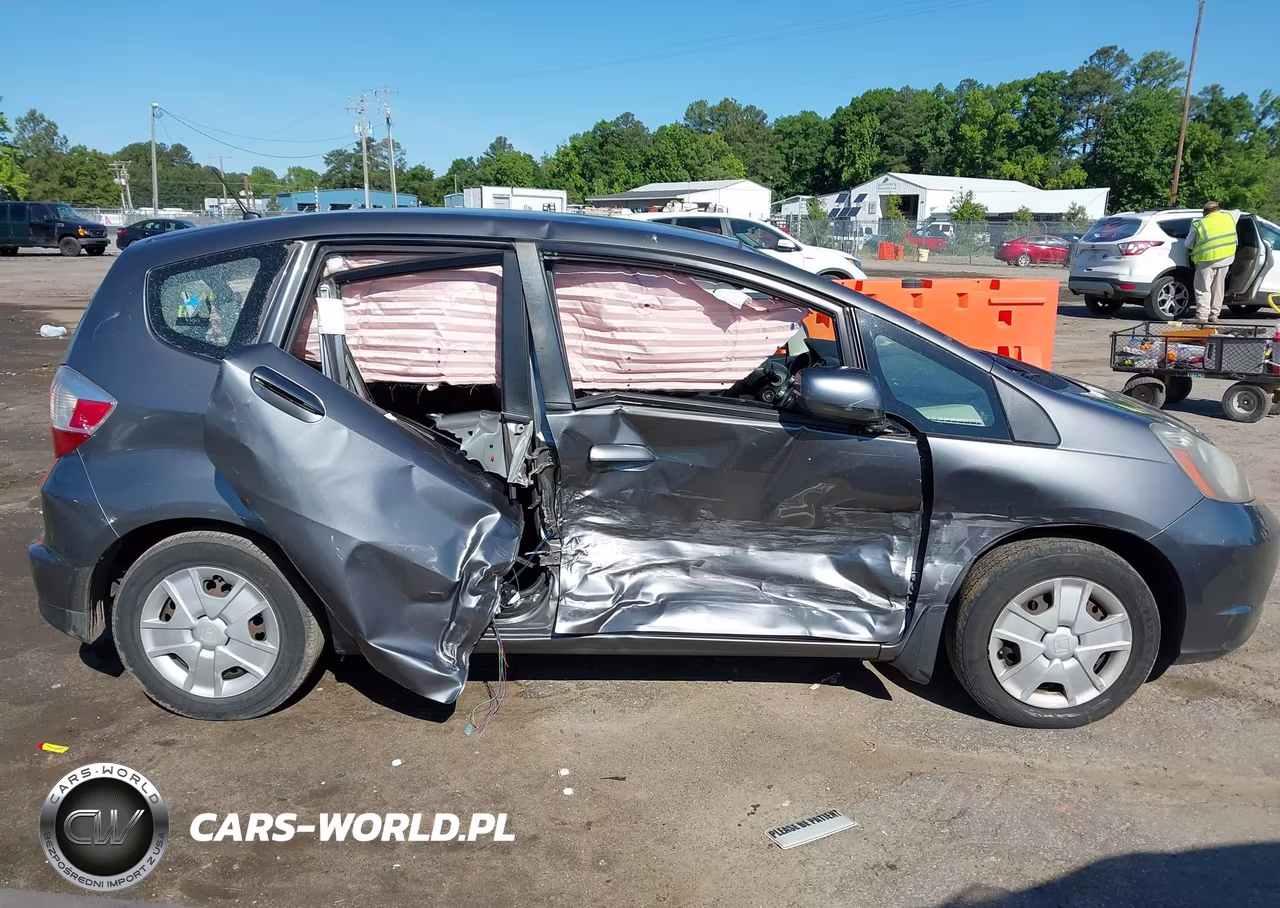 2013 Honda Fit VIN:JHMGE8H37DC051916 - 13