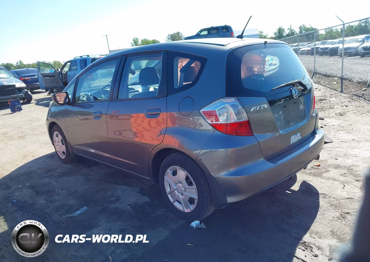 2013 Honda Fit VIN:JHMGE8H37DC051916 - 3