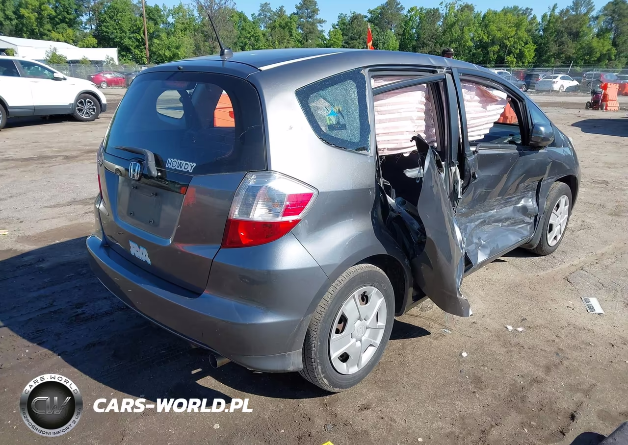 2013 Honda Fit VIN:JHMGE8H37DC051916 - 4