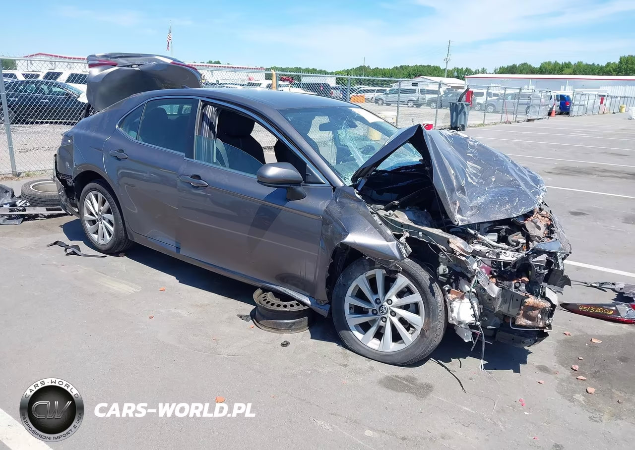 2023 Toyota Camry Le – zdjęcie 1 z 17
