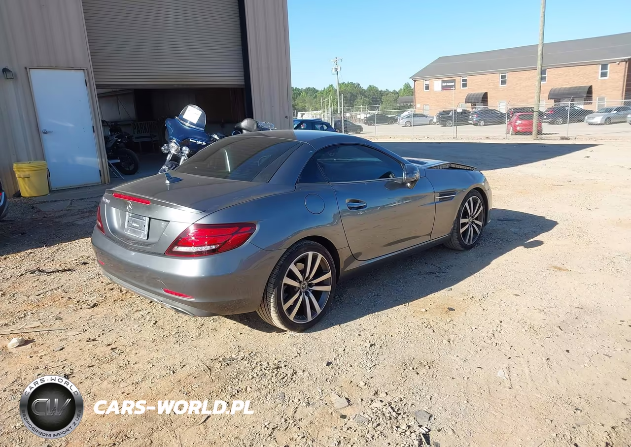 2018 Mercedes-Benz Slc 300 VIN:WDDPK3JA7JF153075 - 4