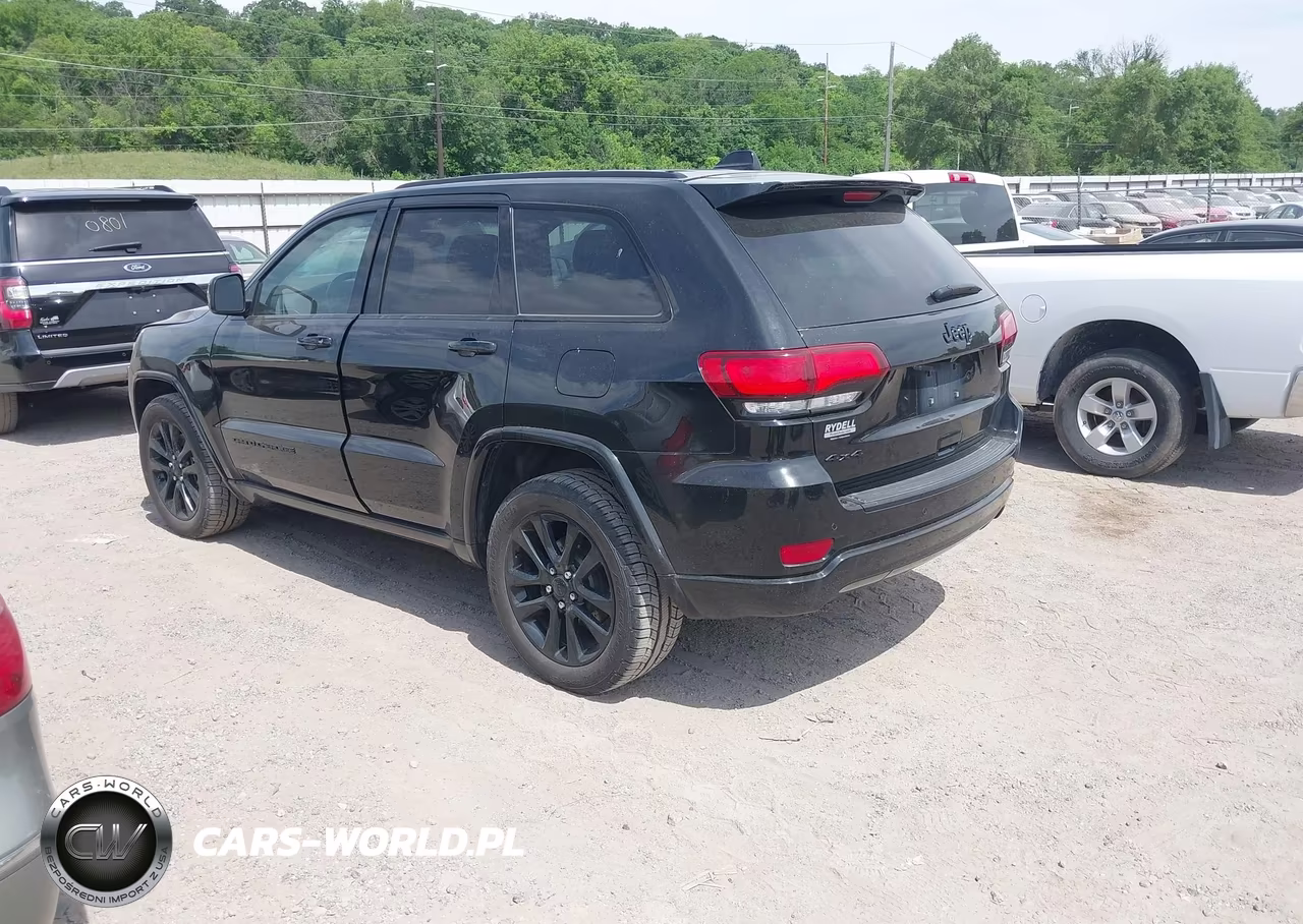 2018 Jeep Grand Cherokee Altitude 4X4 VIN:1C4RJFAG1JC191463 - 3