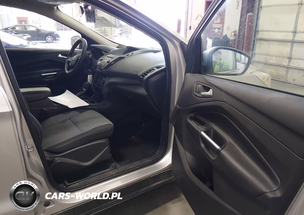 2017 Ford Escape Se VIN:1FMCU0GD2HUB28587 - 5