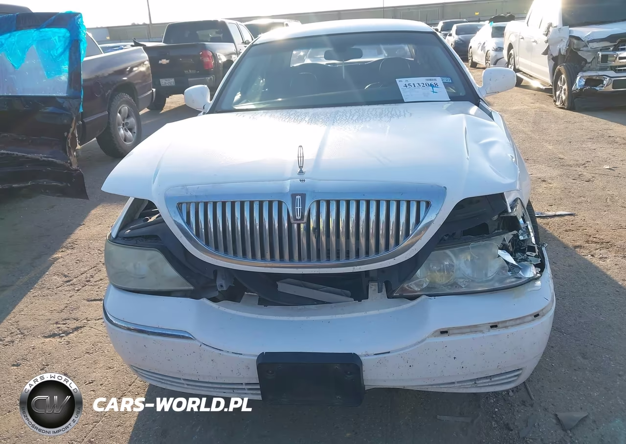 2005 Lincoln Town Car Signature VIN:1LNHM81W25Y667813 - 6