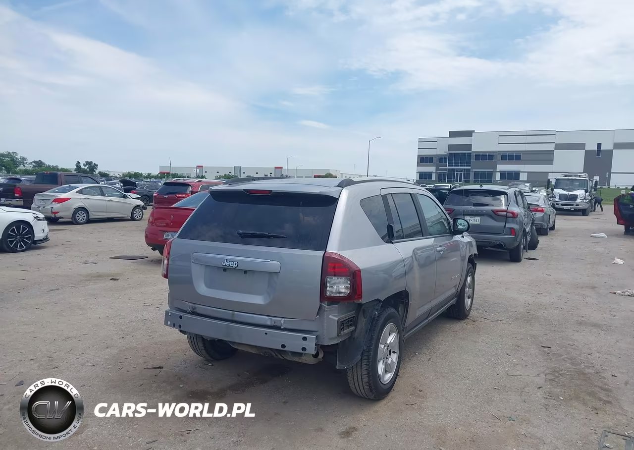 2015 Jeep Compass Sport VIN:1C4NJCBA6FD418526 - 4