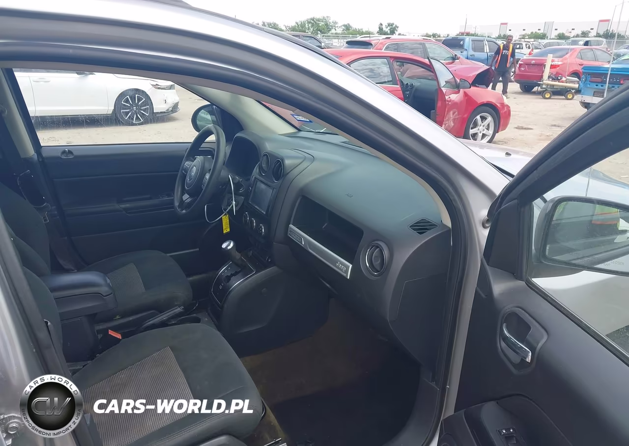 2015 Jeep Compass Sport VIN:1C4NJCBA6FD418526 - 5