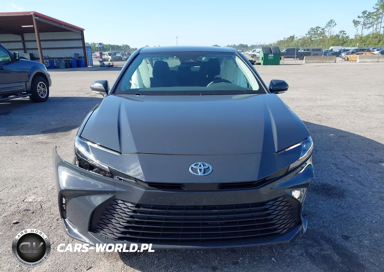 2025 Toyota Camry Le VIN:4T1DAACK7SU196043 - 12