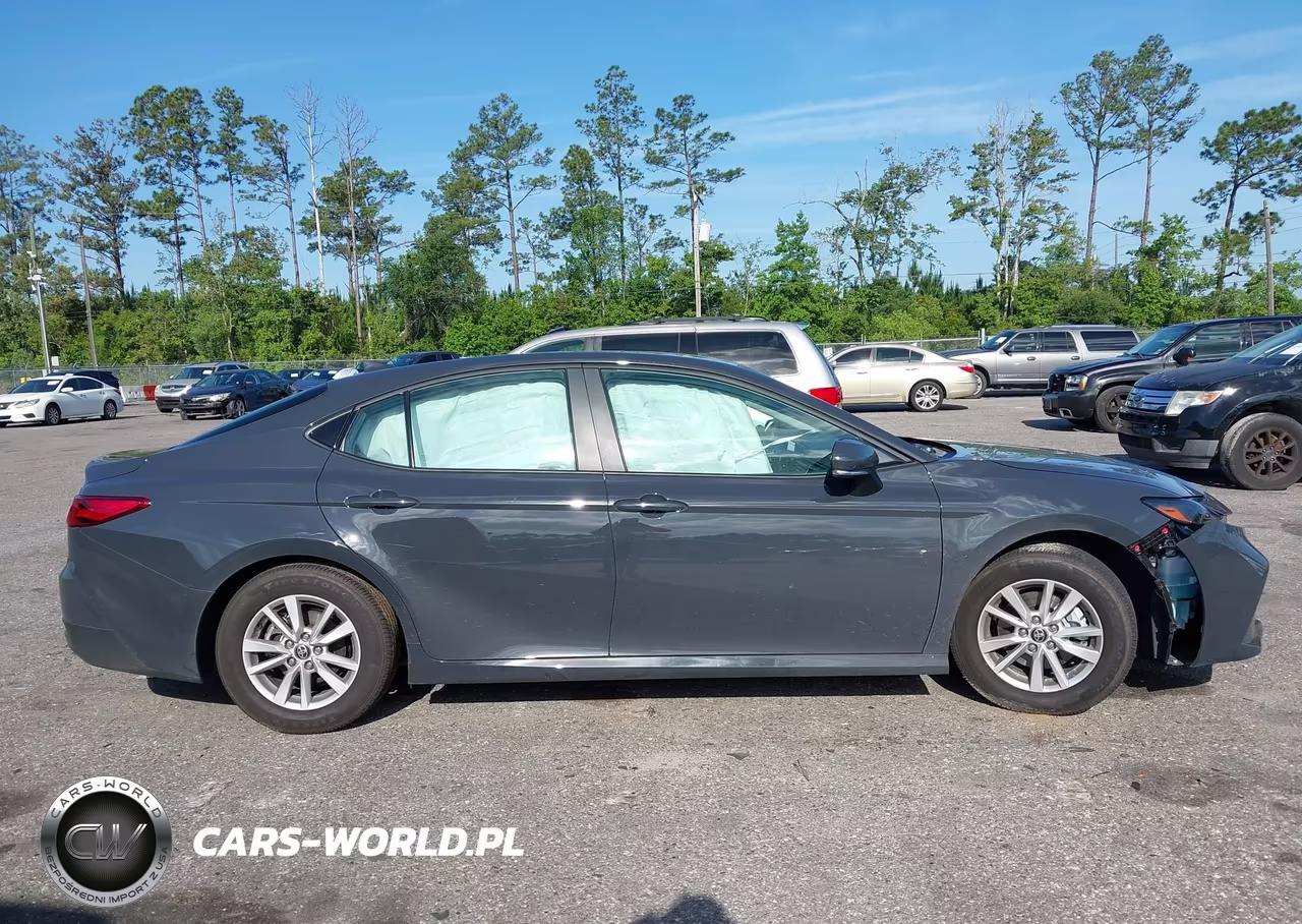 2025 Toyota Camry Le VIN:4T1DAACK7SU196043 - 13