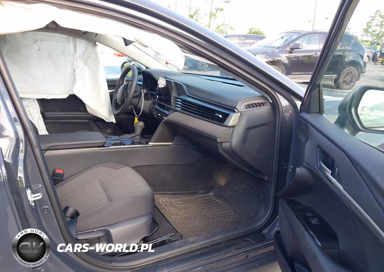 2025 Toyota Camry Le VIN:4T1DAACK7SU196043 - 5