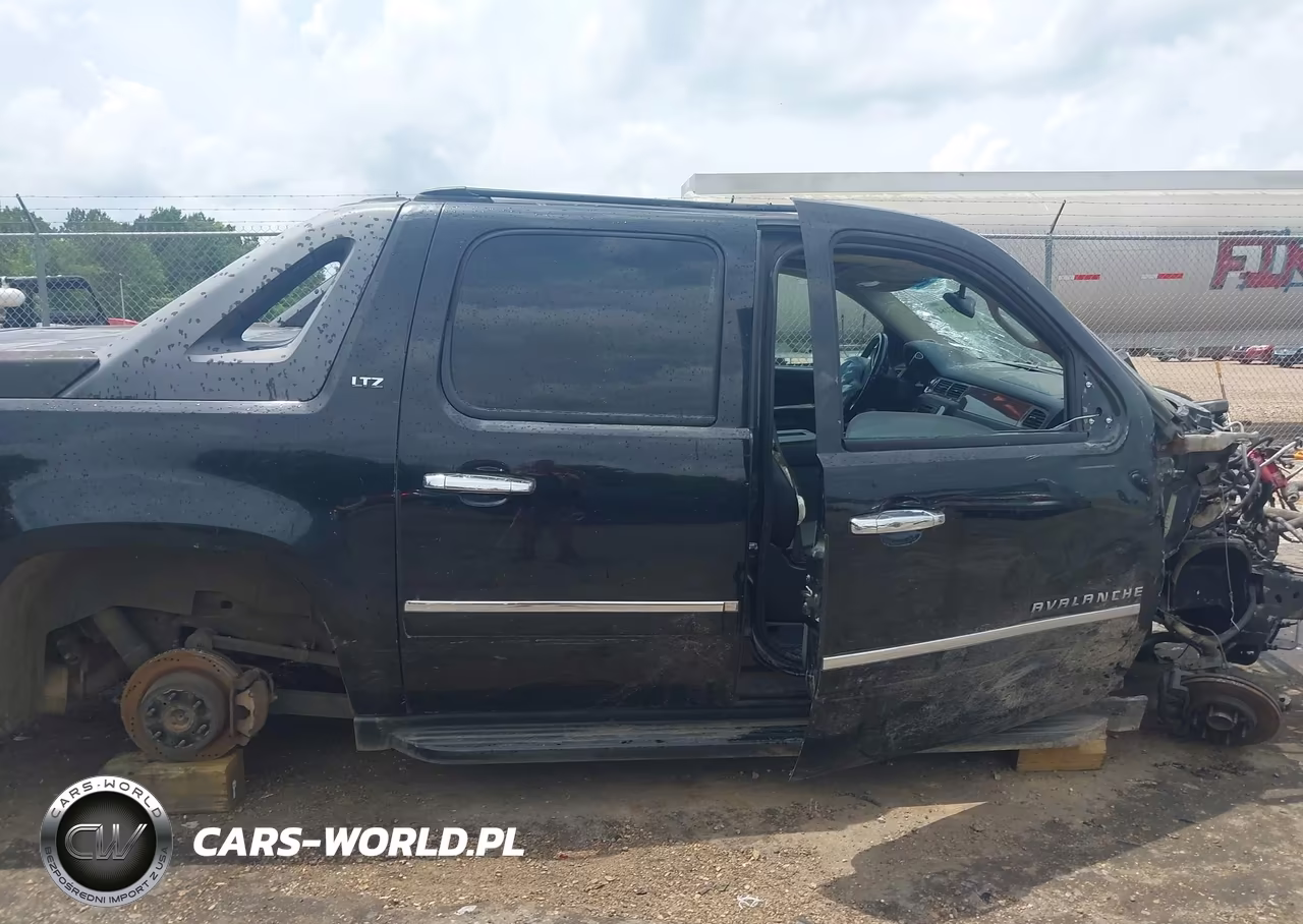 2011 Chevrolet Avalanche 1500 Ltz VIN:3GNMCGE04BG105155 - 13