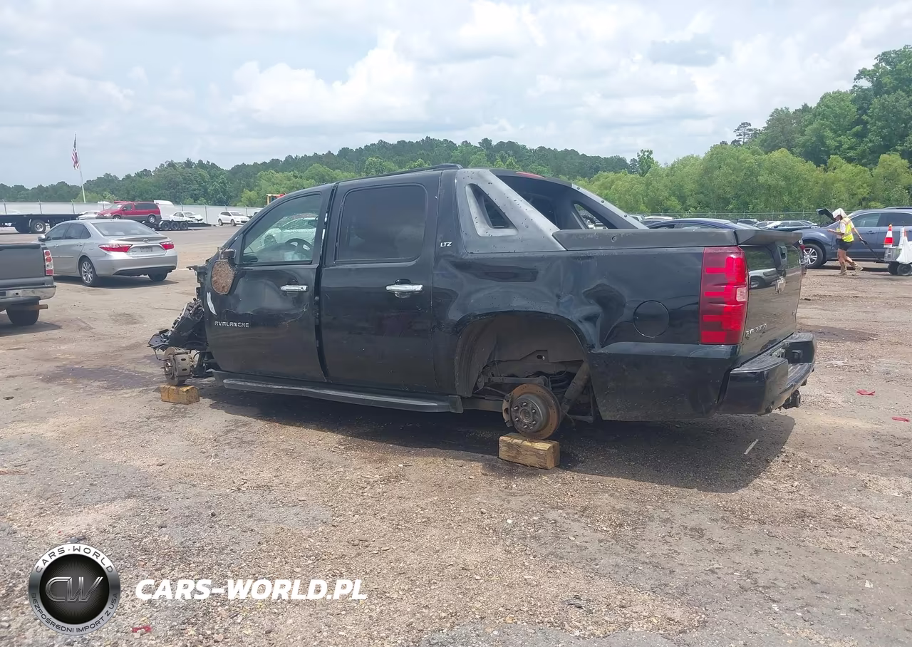 2011 Chevrolet Avalanche 1500 Ltz VIN:3GNMCGE04BG105155 - 3