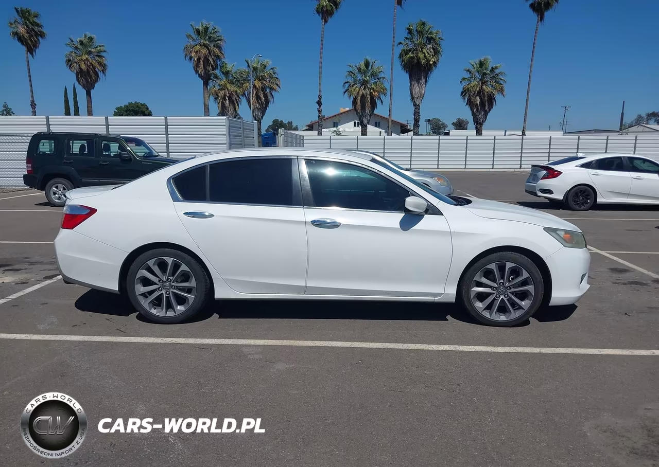 2015 Honda Accord Sport VIN:1HGCR2F5XFA145052 - 13