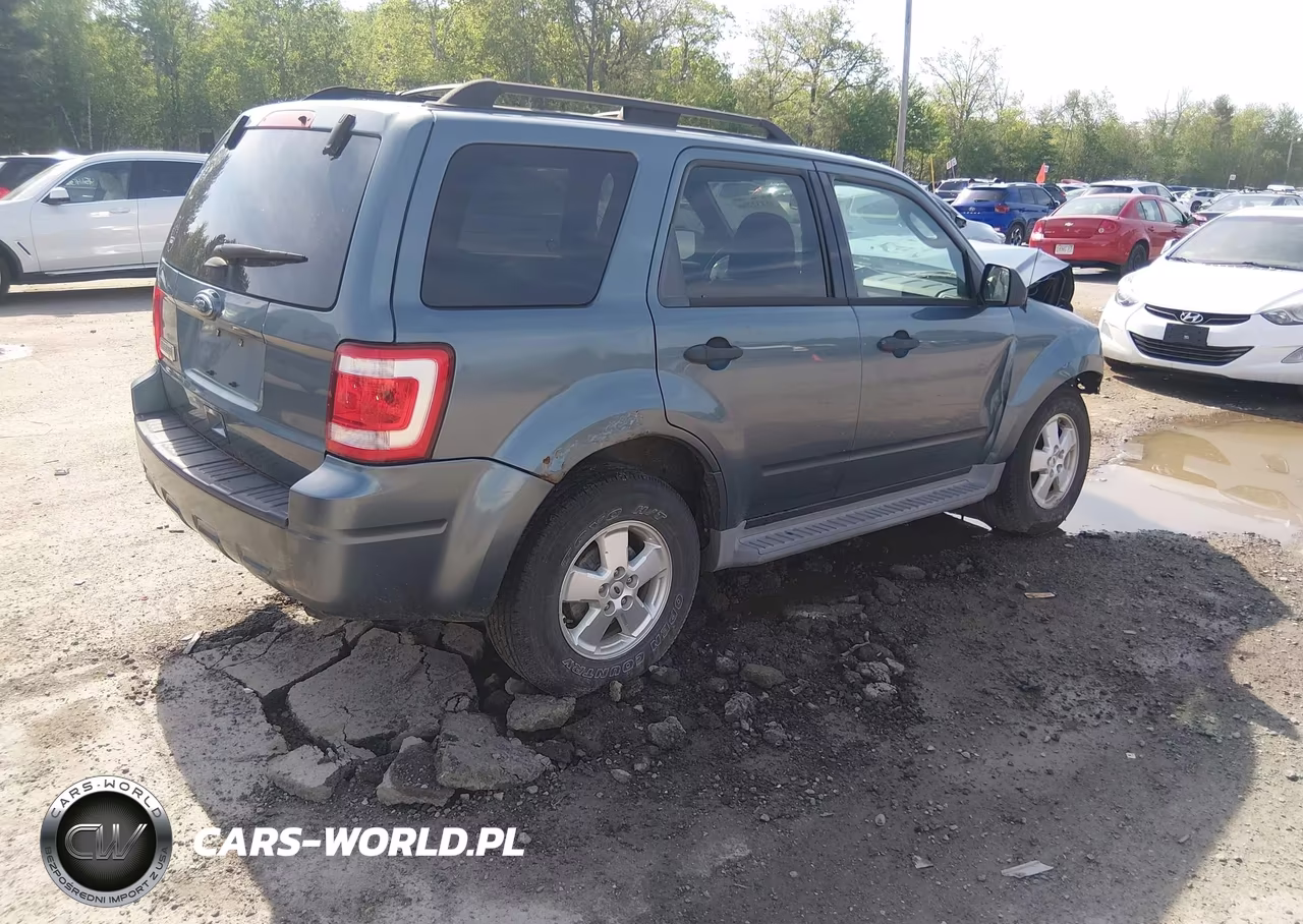 2011 Ford Escape Xlt VIN:1FMCU9D75BKA85496 - 4