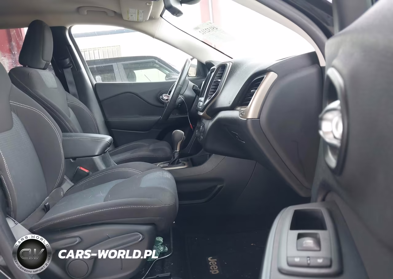 2016 Jeep Cherokee Altitude VIN:1C4PJLCSXGW179374 - 5