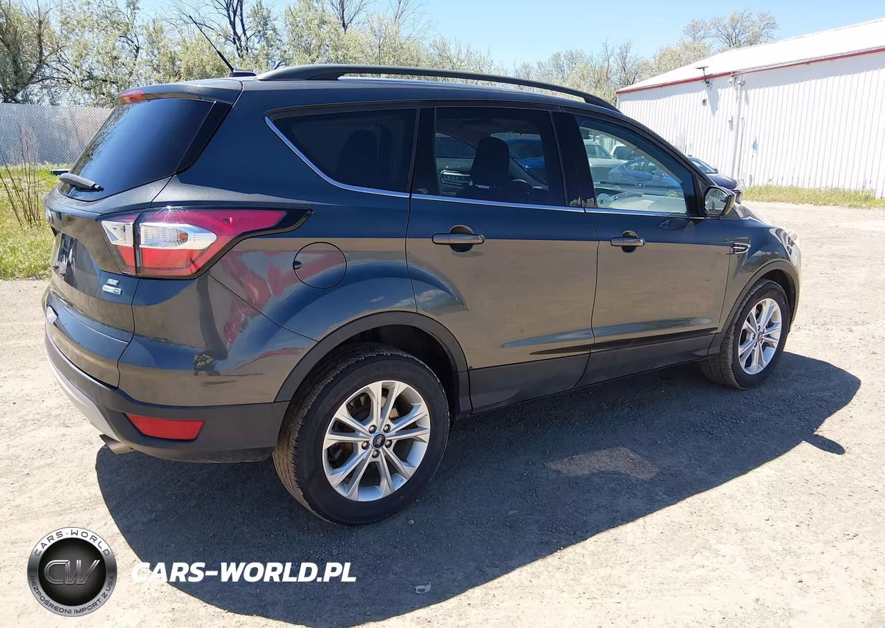 2018 Ford Escape Se VIN:1FMCU9GD5JUD31063 - 4