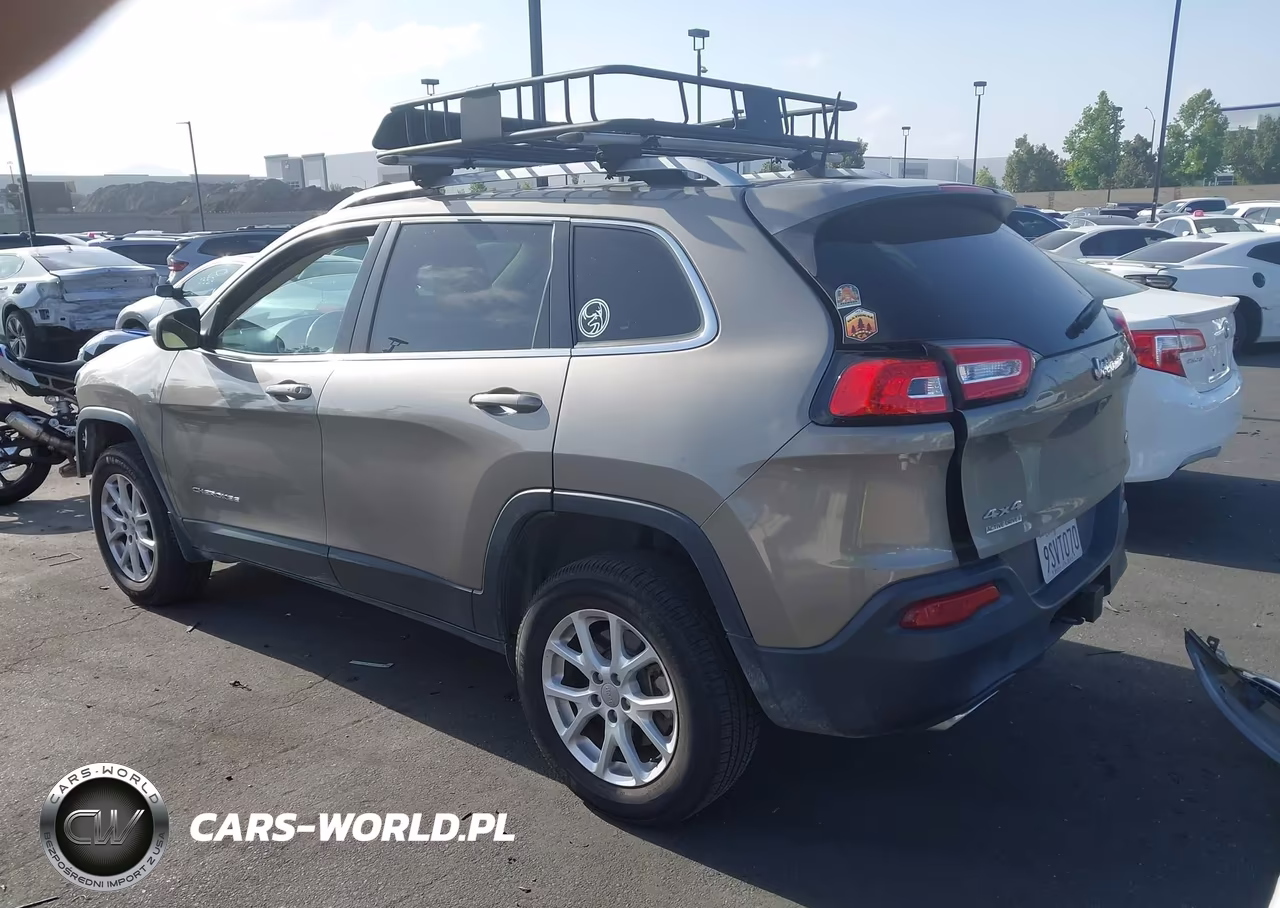 2016 Jeep Cherokee Latitude VIN:1C4PJMCS1GW311363 - 3