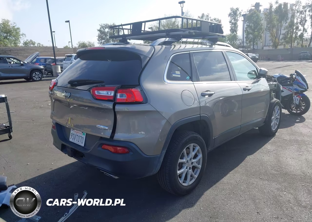 2016 Jeep Cherokee Latitude VIN:1C4PJMCS1GW311363 - 4