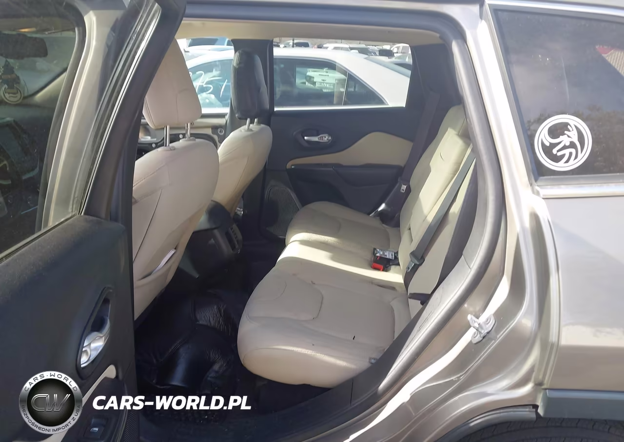 2016 Jeep Cherokee Latitude VIN:1C4PJMCS1GW311363 - 8
